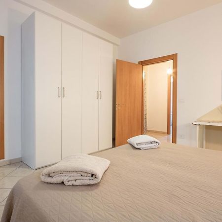 Nuovo Appartamento Beige Бари Екстериор снимка